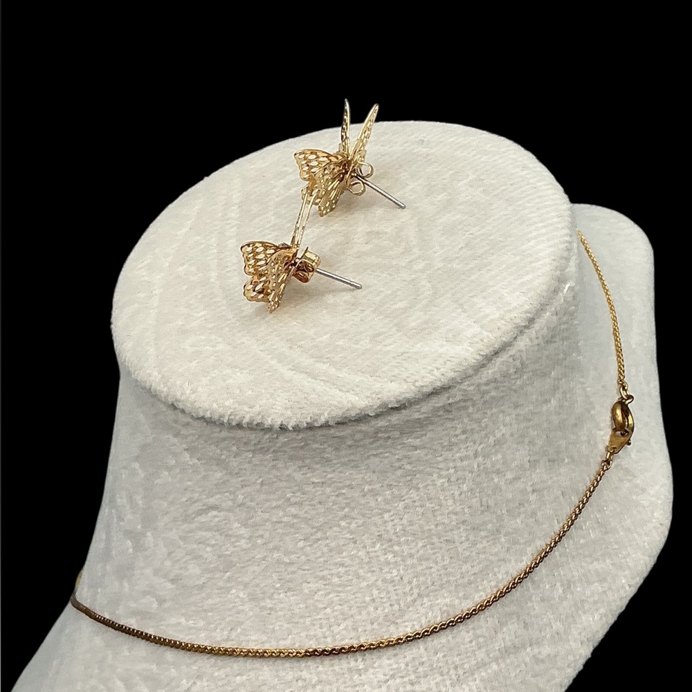 Elegant Vintage Gold Butterfly Necklace and Earring Set - Picture 3 of 5